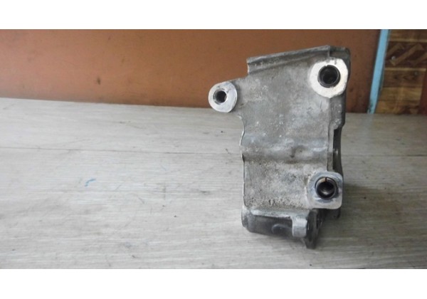 Кронштейн подушки двигуна правий Peugeot, Citroen 2.0 hdi, 9648325480